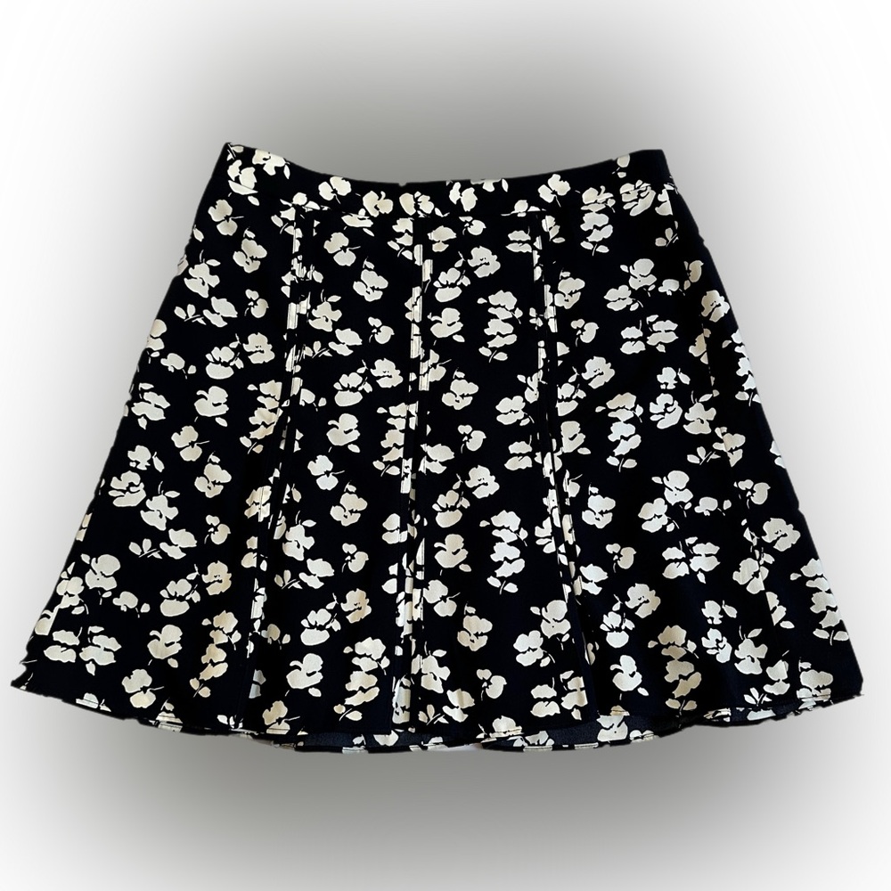 Ann Taylor Navy and White Floral Pleated Skirt, size 12.